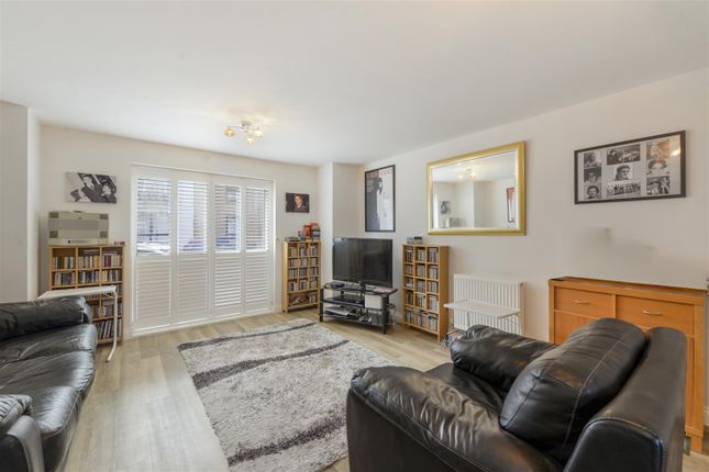 Flat 2, 6, Wills Crescent, West Malling photo 3