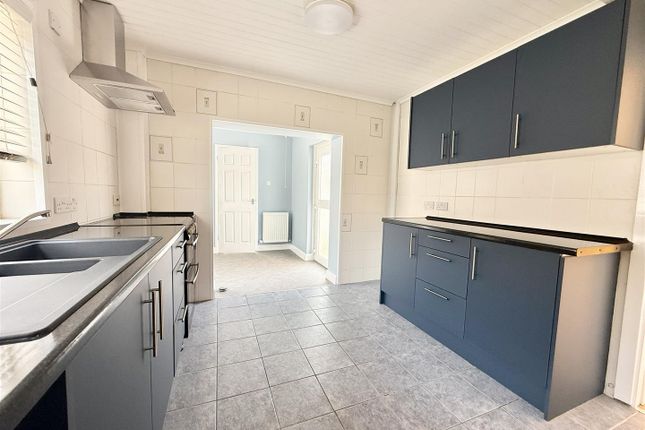 25, Fleming Crescent, Haverfordwest photo 4