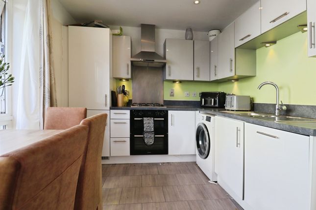 24, Gibson Way, Penarth photo 3