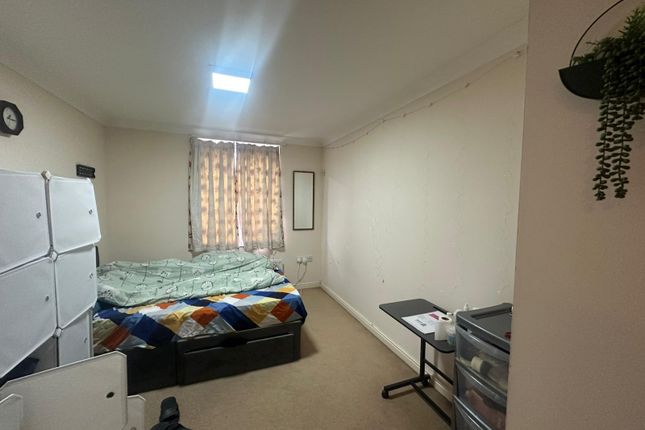 Flat 8, Salisbury House, Watford photo 5