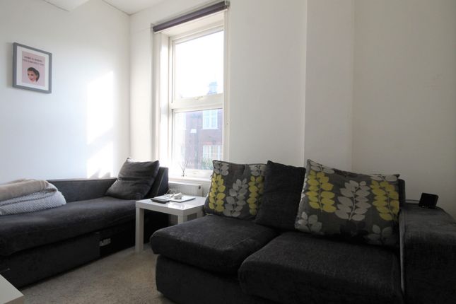 Flat to rent in Melville Road, Walthamstow