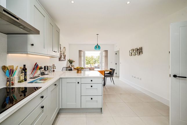 24, Poplar Way, Aylesbury photo 3