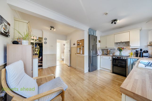 31, Richland Avenue, Coulsdon photo 4
