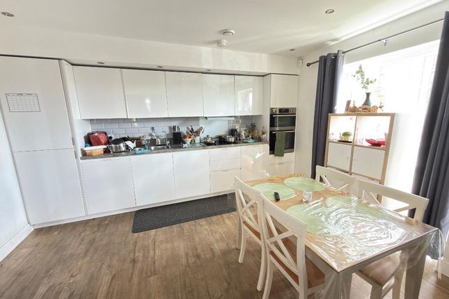 8, Ellesmere Court, Stirling Drive, Luton photo 2