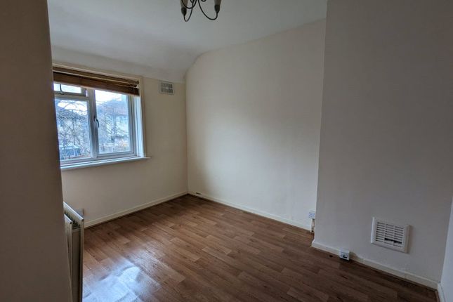 Thumbnail Flat to rent in Durham Hill, Downham, Bromley