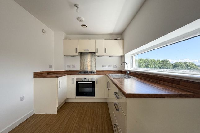 34 Cunningham Court, Taunton, Somerset photo 4