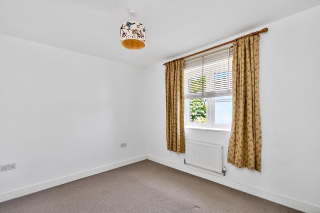 16, Old Common Close, Birdham, Chichester photo 4
