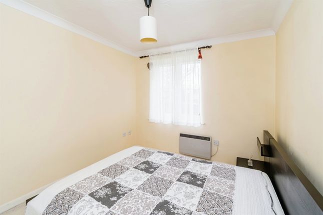 Flat for sale in Westwood Road, Southampton