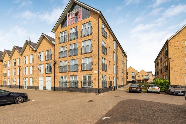 Thumbnail Flat for sale in Esparto Way, South Darenth, Dartford