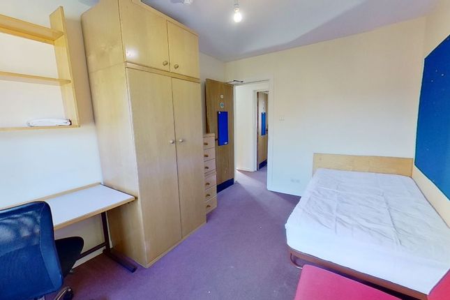 Room to rent in Ted Adams House, Bellerby Court, Rosalind Franklin Cl, Guildford