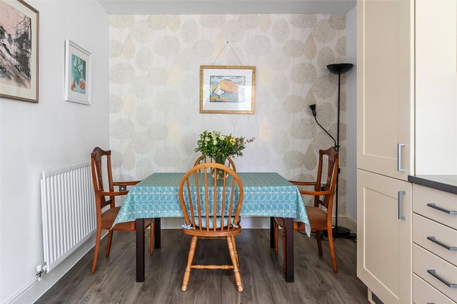 1, Tutts Close, Surrey photo 4
