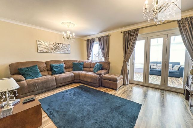 34 Griffin Avenue, Canvey Island photo 2