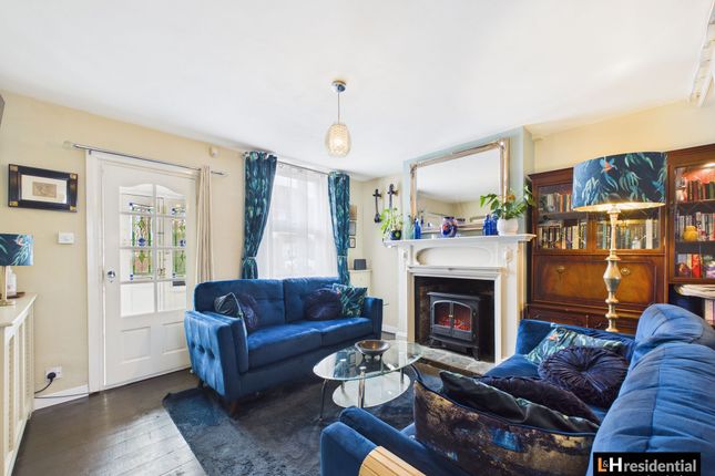 49 Drayton Road, Borehamwood photo 2