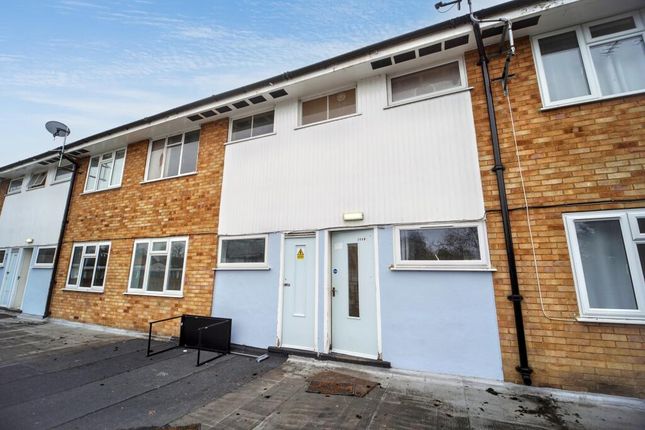 2-bed flat on Flat 354B, Kingston Road, Epsom, Flat 354B, Kingston Road, Epsom, Surrey, £80,000