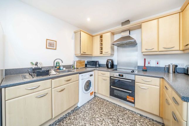 4, Murray Court, London photo 4