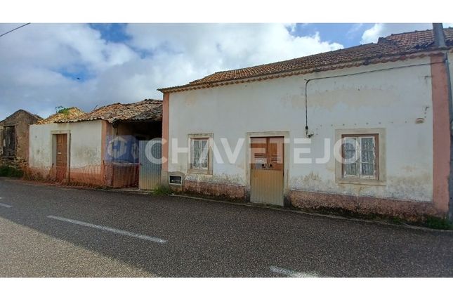 Detached house for sale in Almogadel, Chãos, Ferreira Do Zêzere