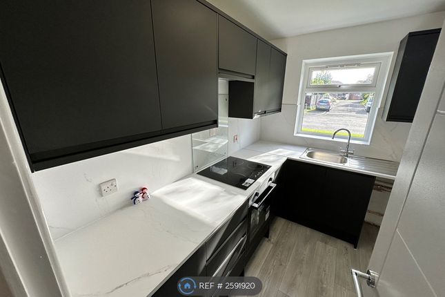 Dunecroft, Denton, Manchester photo 2