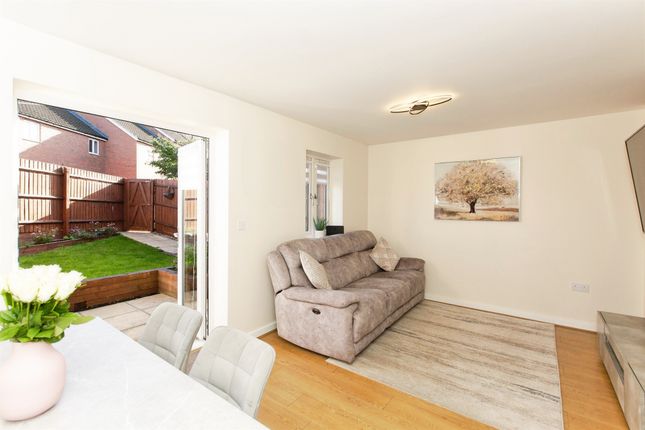7, Station Road, Kettering photo 2