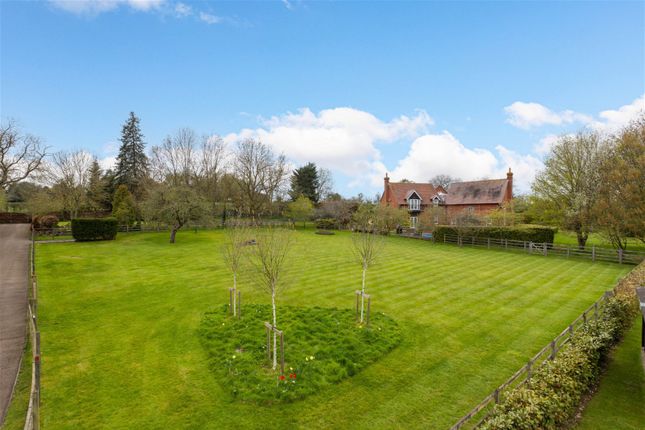 Country house for sale in Kingswood, Lilley Bottom, Lilley