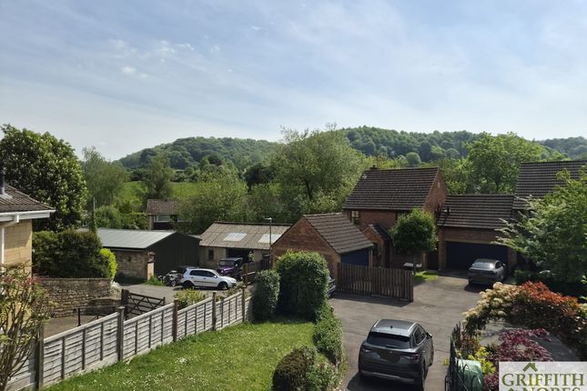 6 The Cedars, Wotton-Under-Edge photo 2