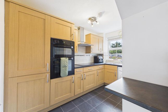 15, Furrow Close, Aylesbury photo 4