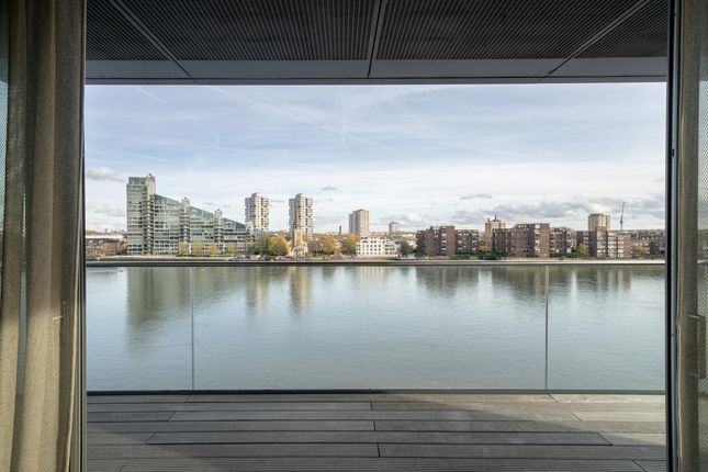 Thumbnail Flat for sale in Chelsea Waterfront, London