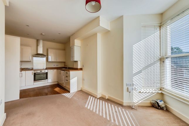Flat 4, Victoria House, Okus Road, Swindon photo 4