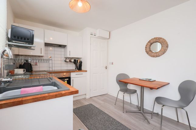Flat 2 3 St Thomas Road, Newquay, Newquay photo 3
