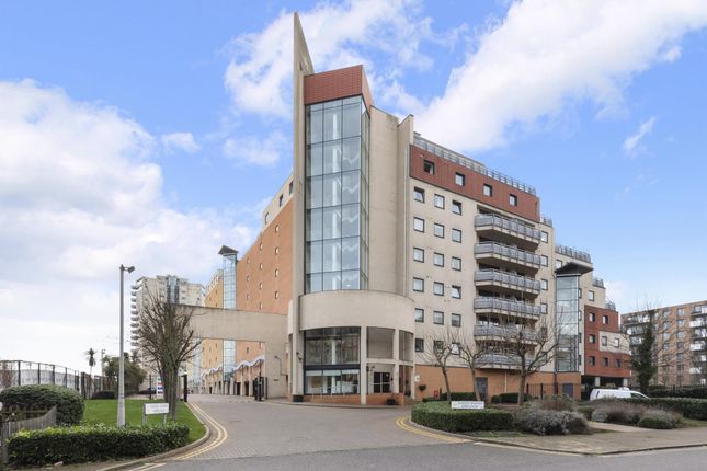 Flat for sale in Wards Wharf Approach, London