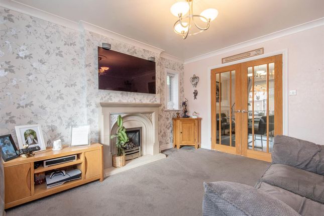 7, Bracken Close, Chorley photo 2