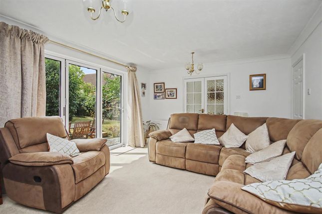 15, Oakpits Way, Rushden photo 4