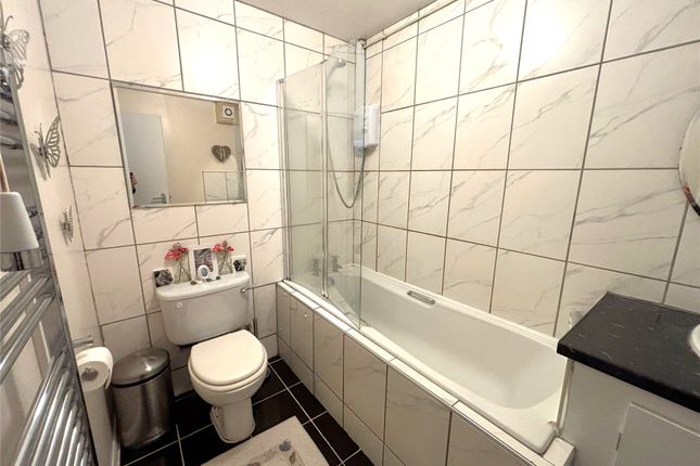 62, Seymour Way, Surrey photo 3