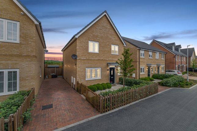 Find 3 Bedroom Houses For Sale In Stanway Essex Zoopla