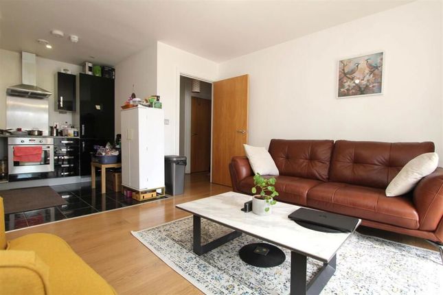 Flat 49 - 25, Barge Walk, London photo 4