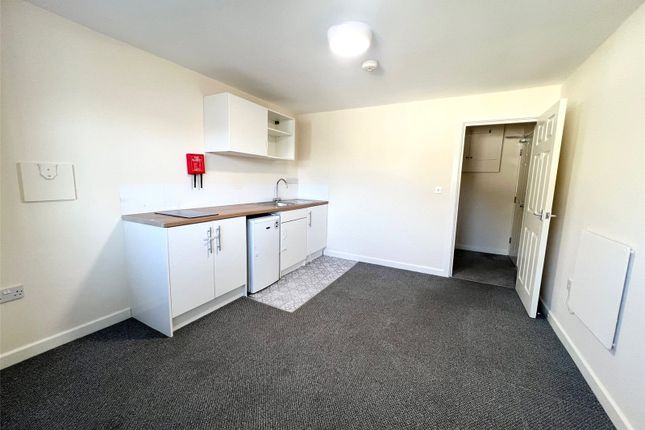 Flat 1, Woodmill Court, 725-731, Portswood Road, Hampshire photo 3