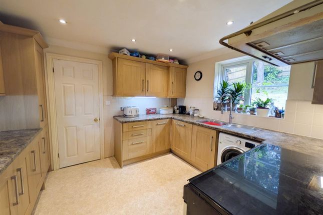 2, Castle Rise, Uckfield photo 3