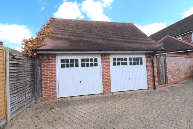 94, Longmead Avenue, Chelmsford photo 3