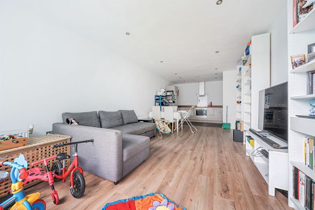 Flat 14, Cornflower Court, 15, Ebony Crescent, Barnet photo 4