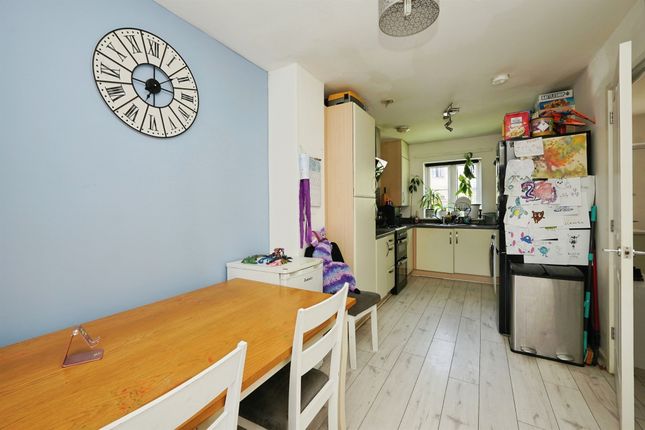 6, Samuel Peto Way, Ashford photo 3