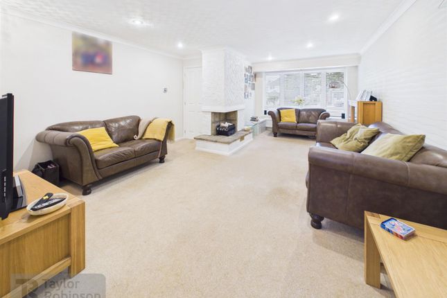 54, Grattons Drive, Crawley photo 2