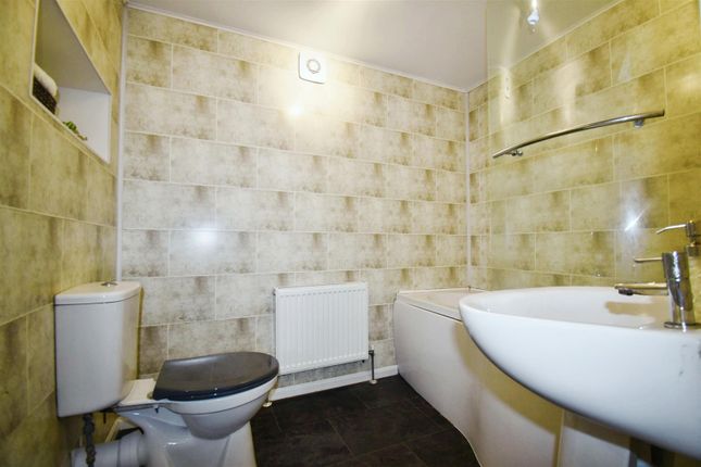 End terrace house for sale in Ceylon Street, Hull