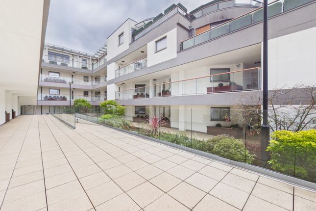 29 Titan Court 1, Flower Lane, London photo 5