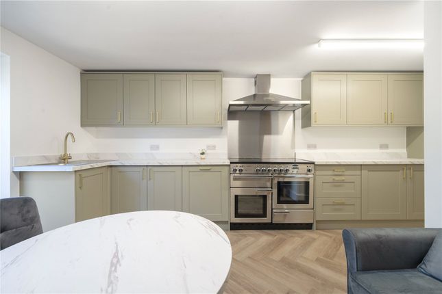 Room 2, 41, Royal Oak Road, Surrey photo 5