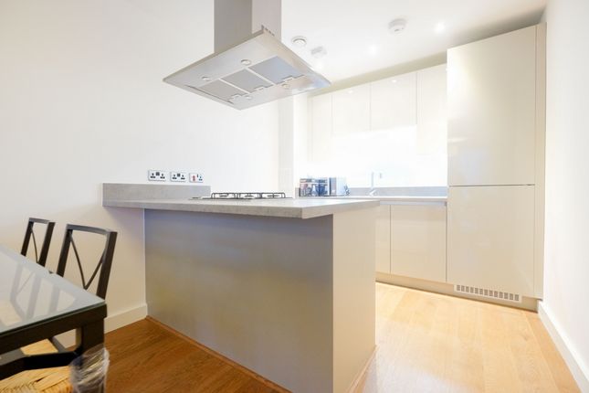 Flat to rent in Babbage Point, Norman Road, Greenwich
