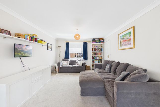 15, Brimmers Way, Aylesbury photo 4