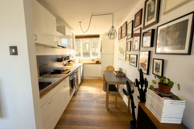 Flat 28, Weymouth Court, Weymouth Terrace, London photo 4