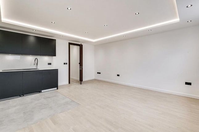 Flat 2-5 525, Holloway Road, London photo 4