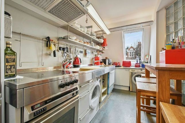 Flat for sale in Whitehall Park, London