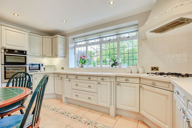 6, Broomhall Avenue, Wakefield photo 4
