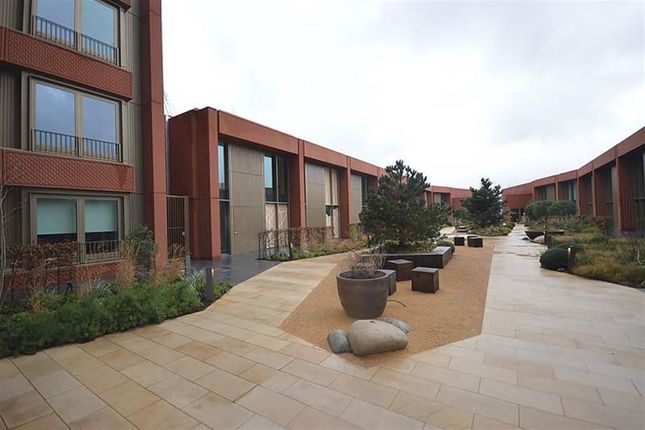Flat for sale in Tapestry Apartments, Kings Cross, Canal Reach, London